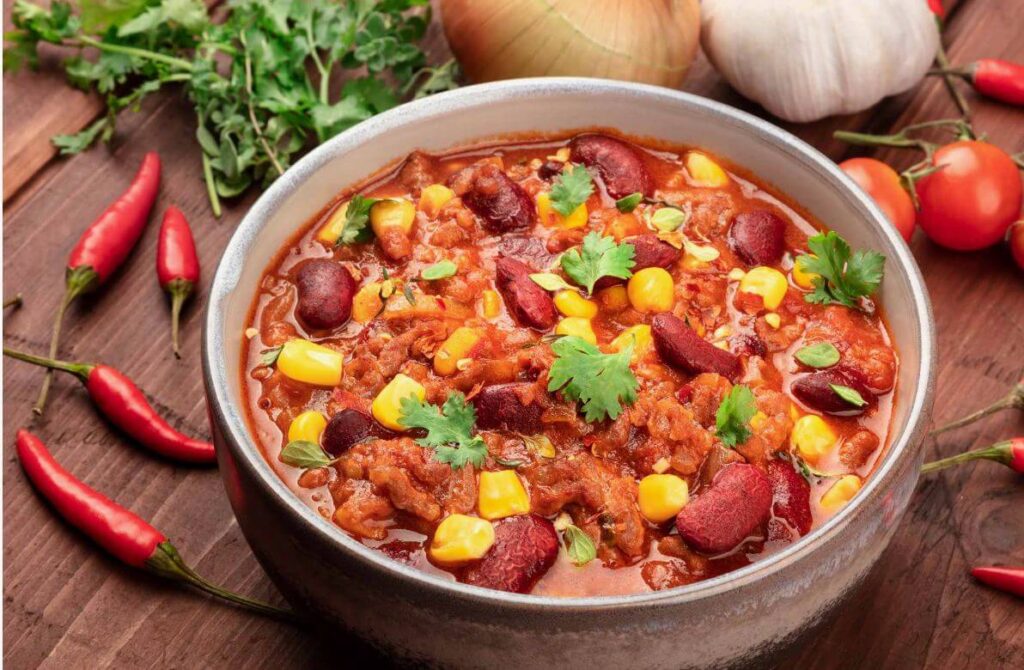 27 Easy Meal Prep Recipe Ideas to Shake Up Your Routine meal prep This hearty vegetarian chili is packed with beans, veggies, and spices. It’s easy to make in bulk and freezes well, making it a great meal prep idea.